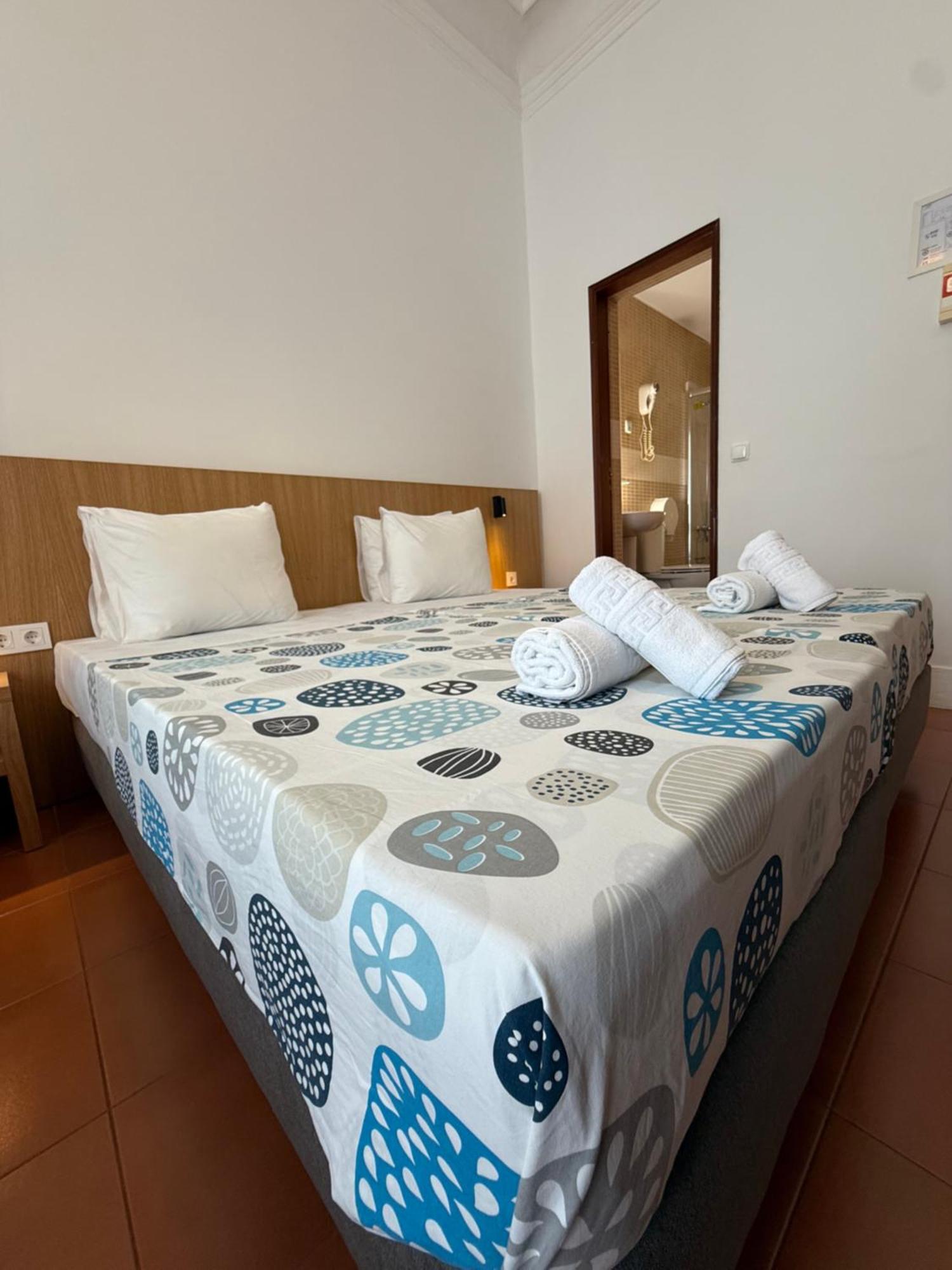 Quarto Triplo com Casa de Banho Privativa