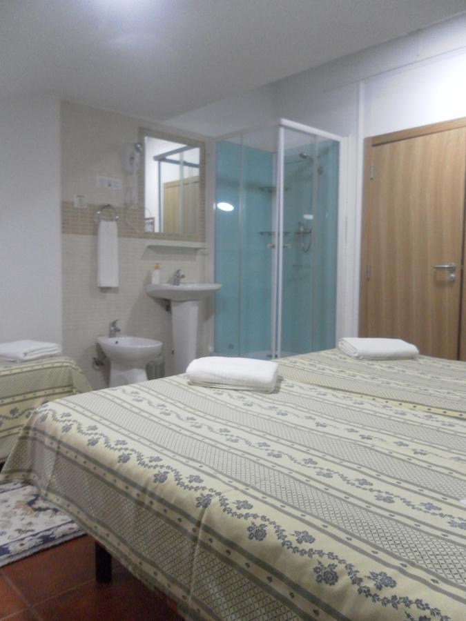 Quarto Triplo com Chuveiro